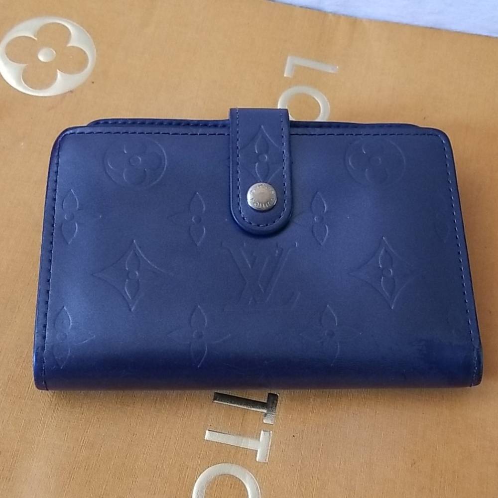 Authentic Louis Vuitton Vernis wallet